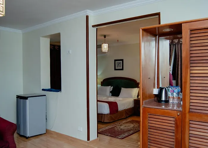 Pyramids Tower Inn