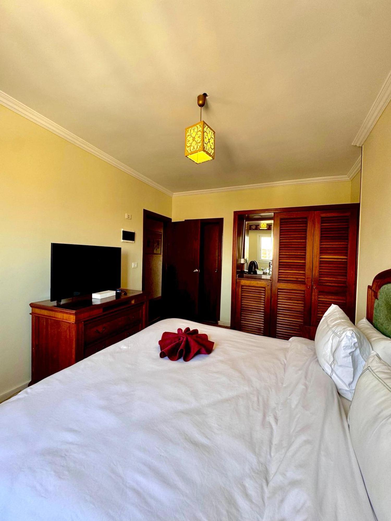 Pyramids Tower Hotel 3*