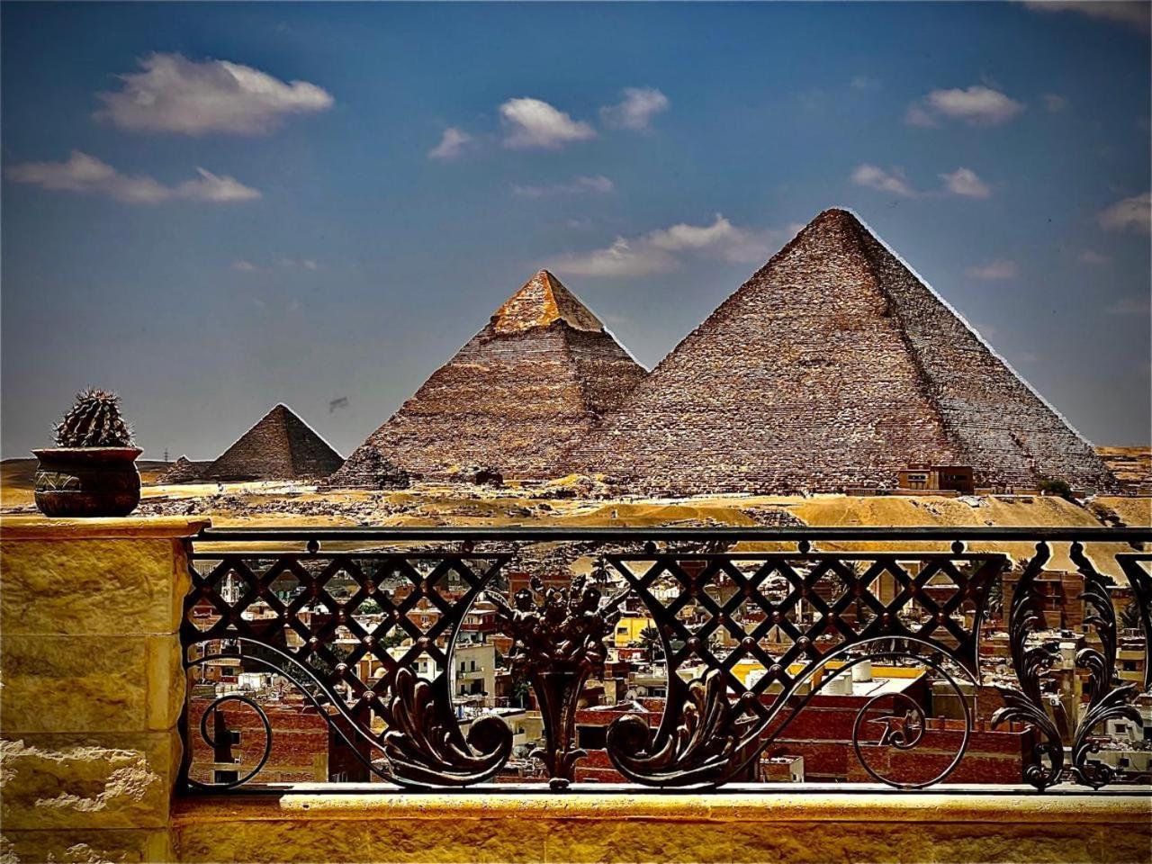 Hotel Pyramids Tower