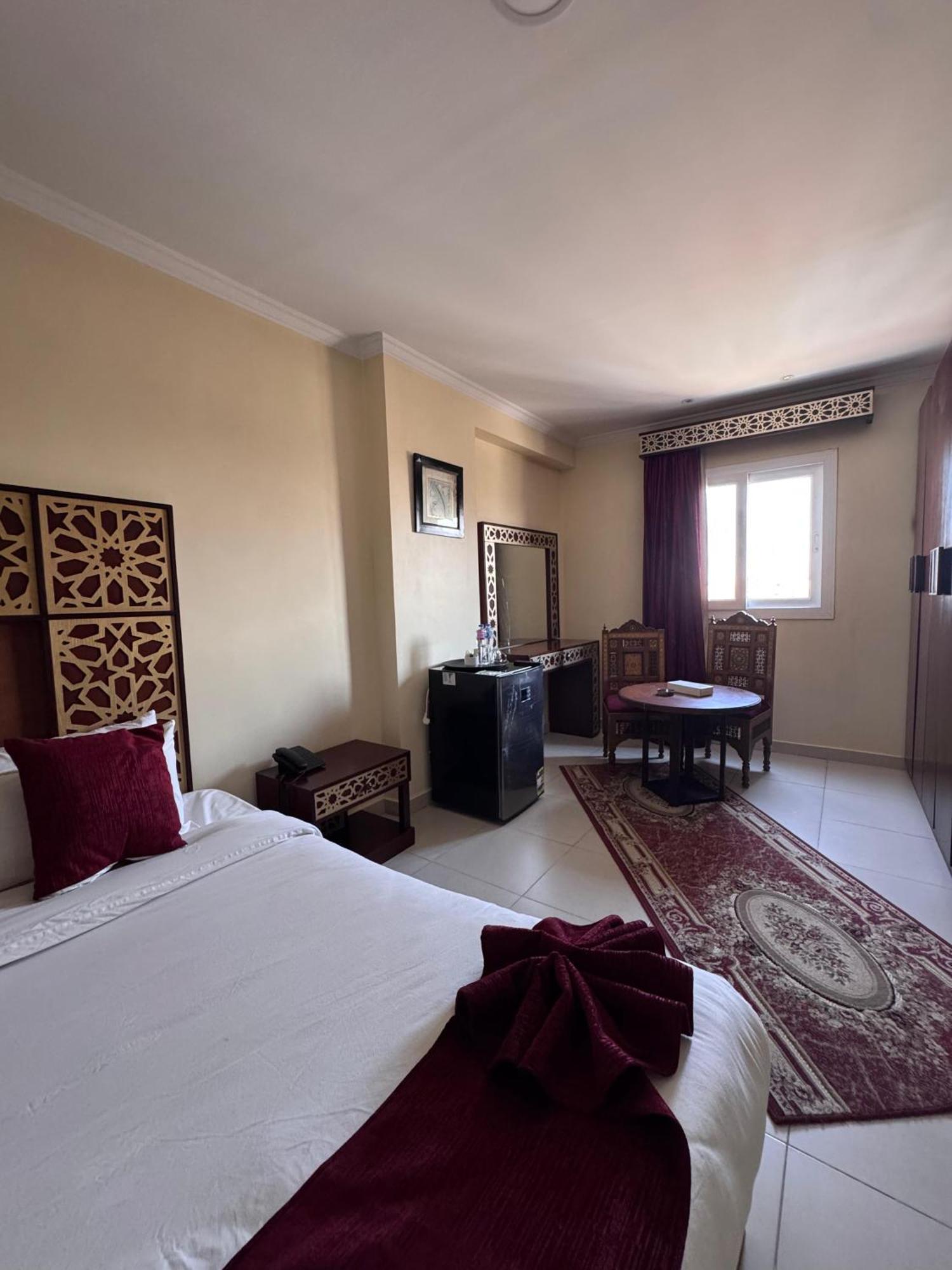 Pyramids Tower Nazlet el-Sîsi
