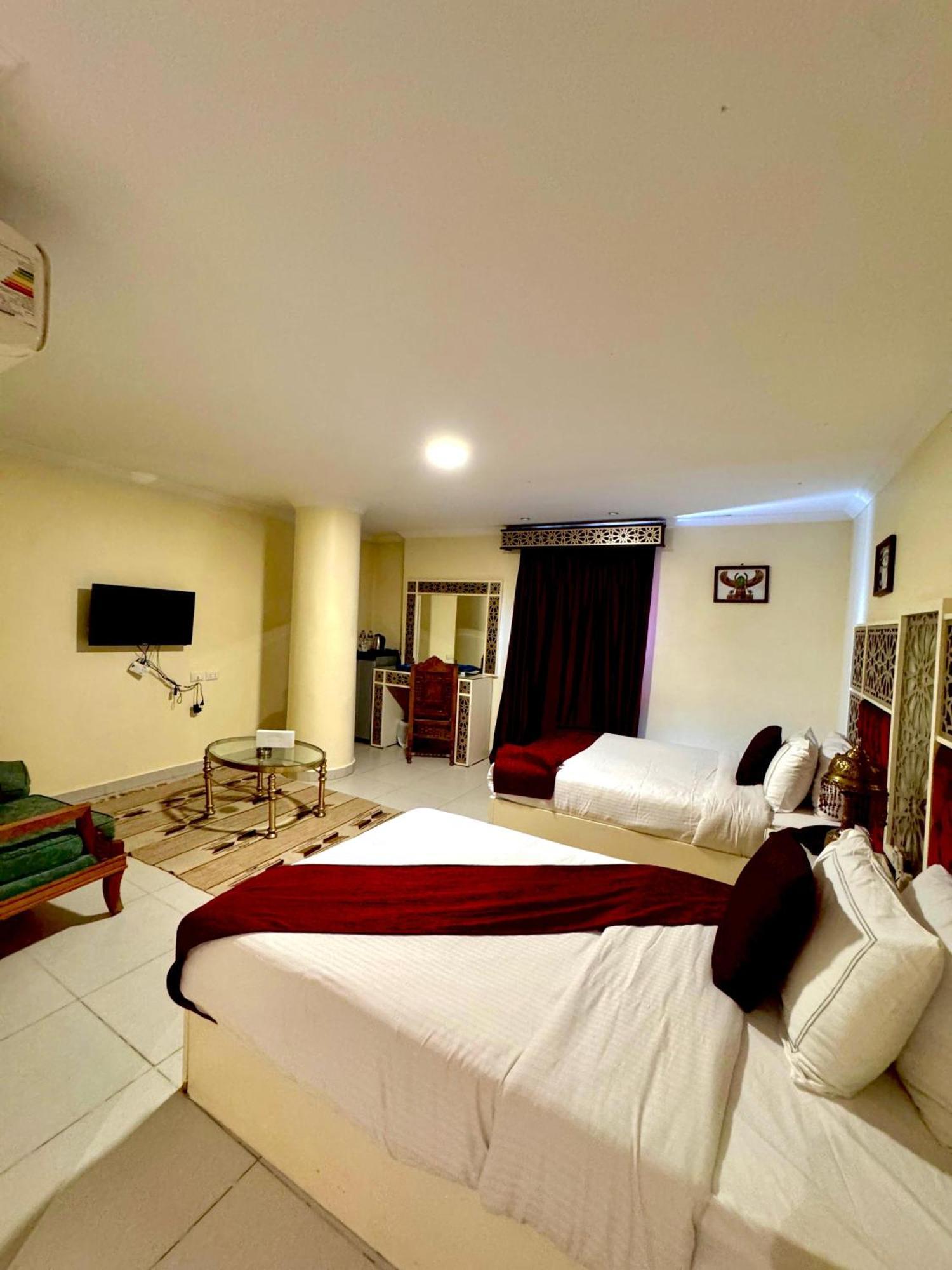 Pyramids Tower Hotel