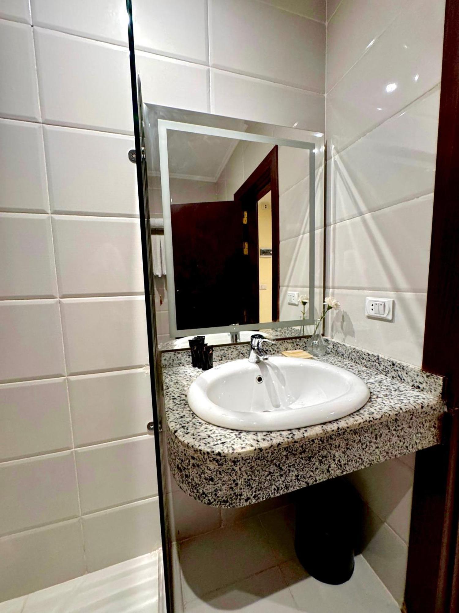 Pyramids Tower Hotel 3*