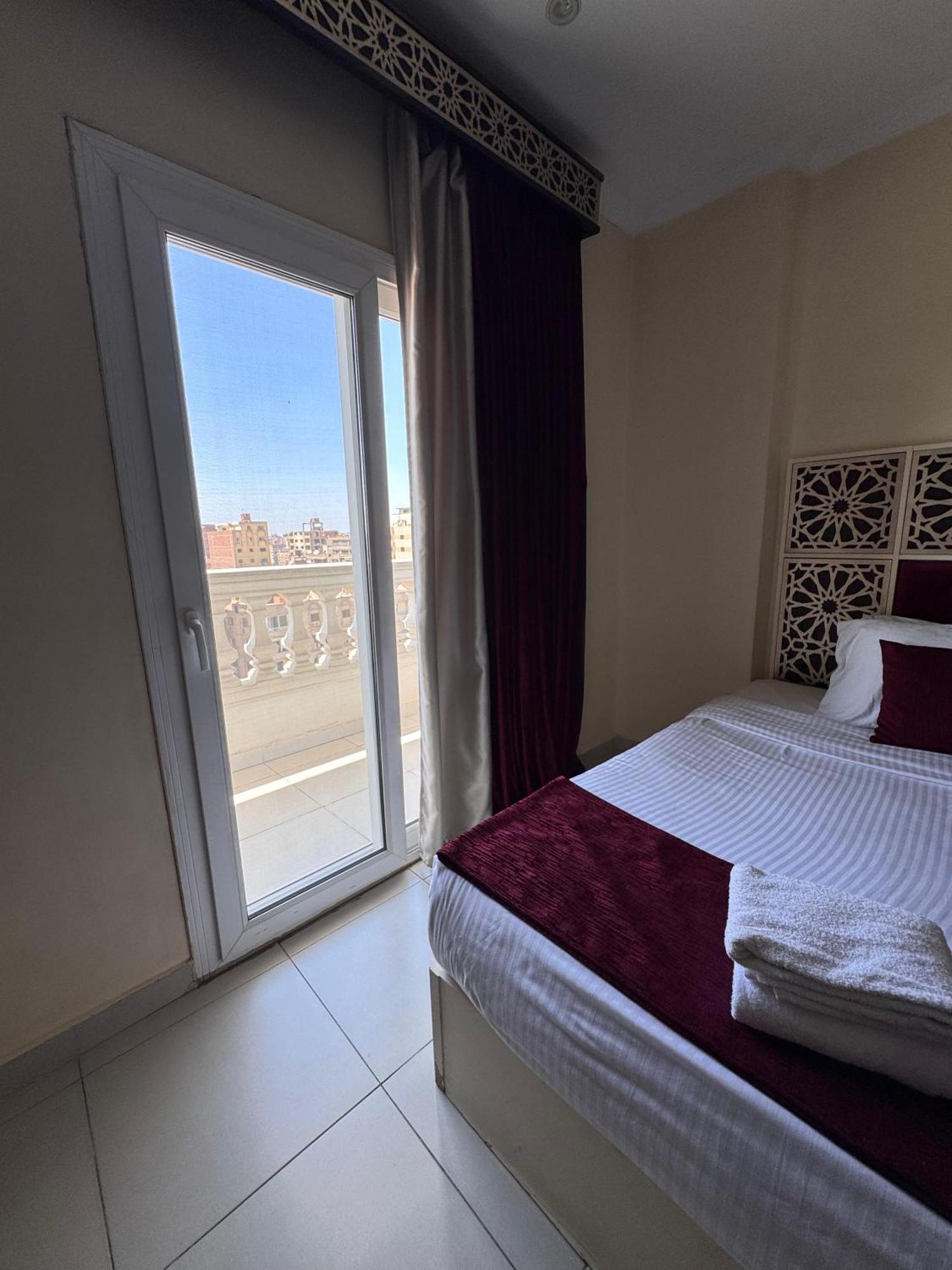 Hotel Pyramids Tower