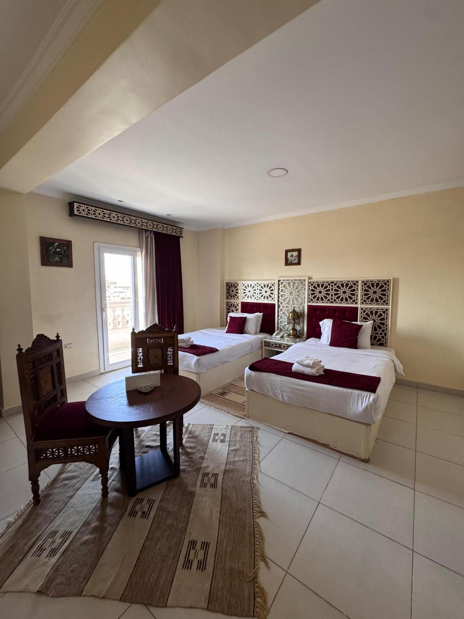 Pyramids Tower 3*