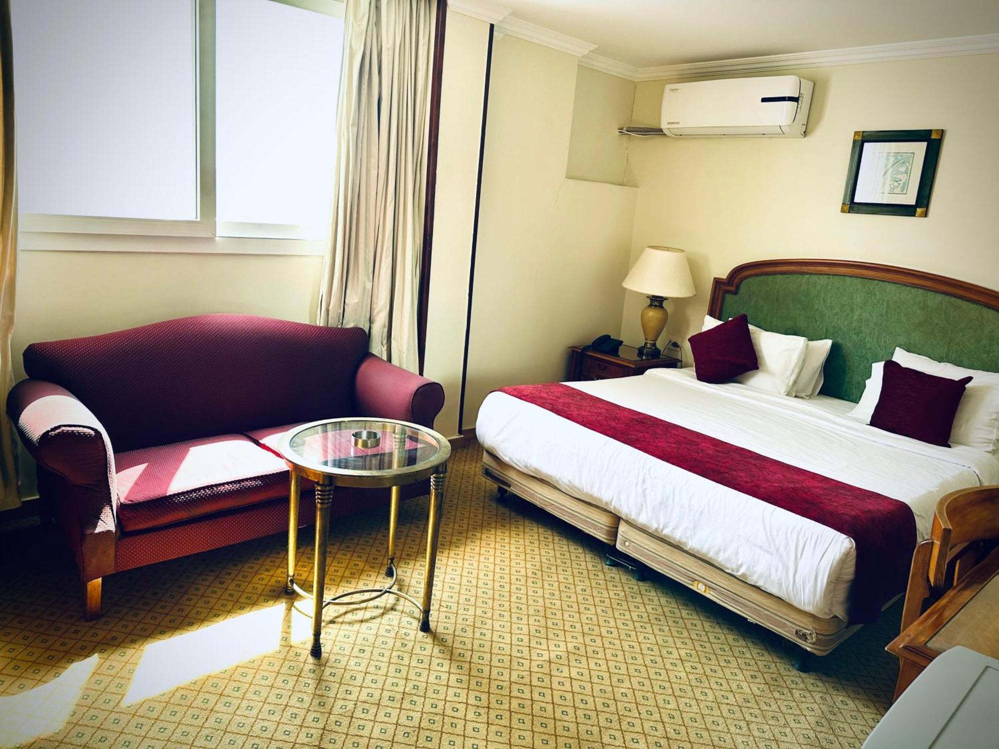 Pyramids Tower Hotel