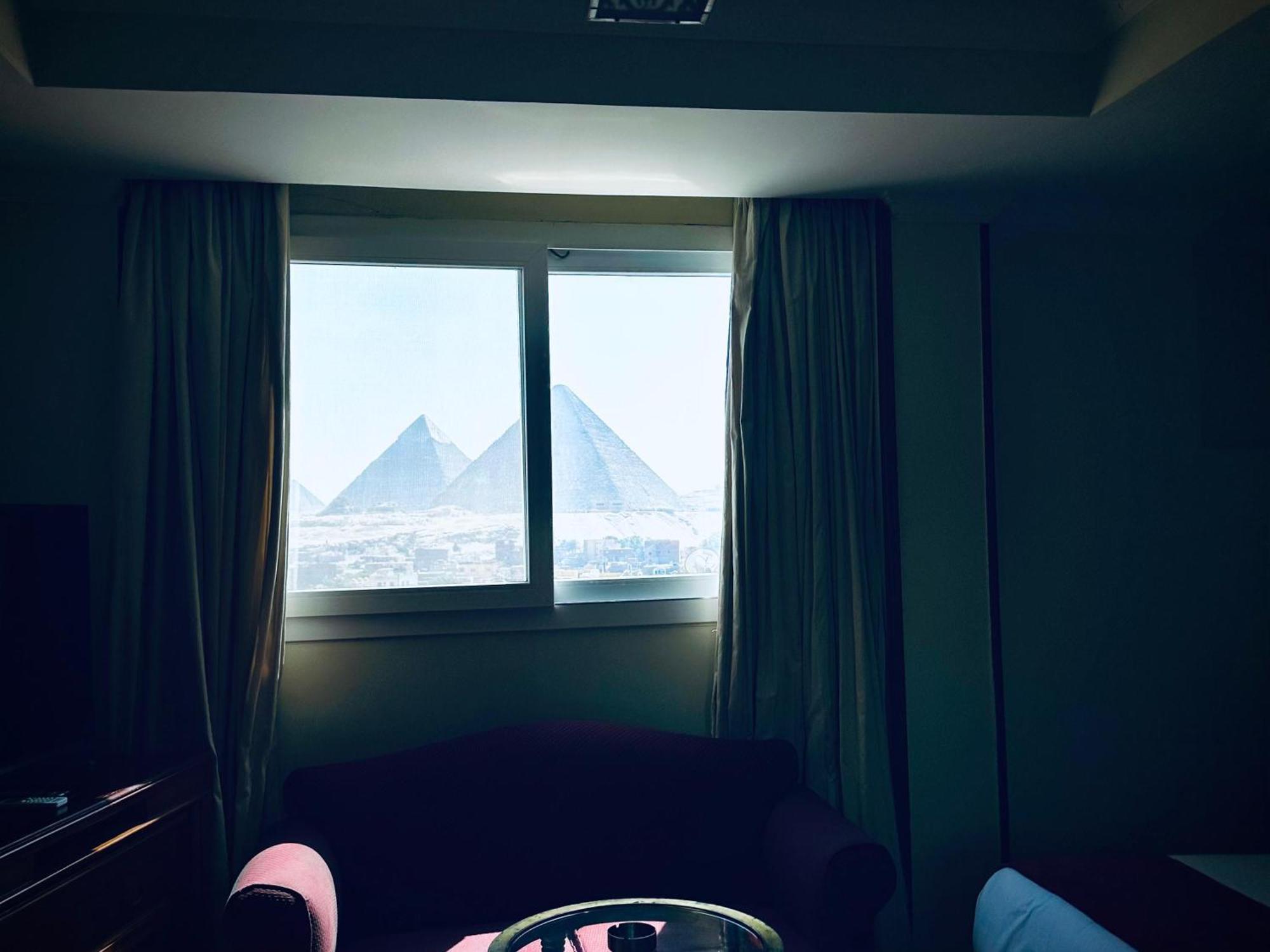 Pyramids Tower Hotel