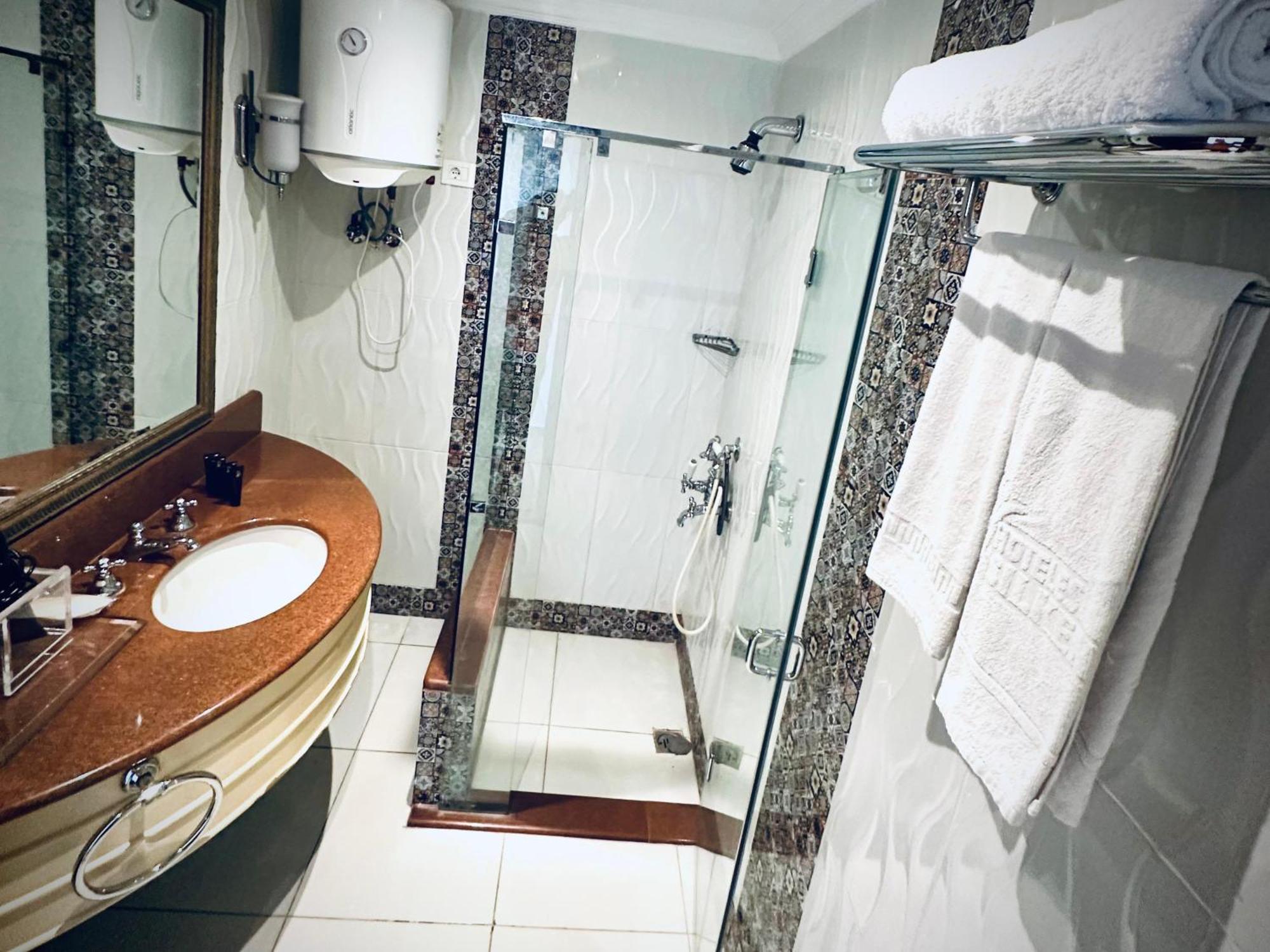 Hotel Pyramids Tower 3*