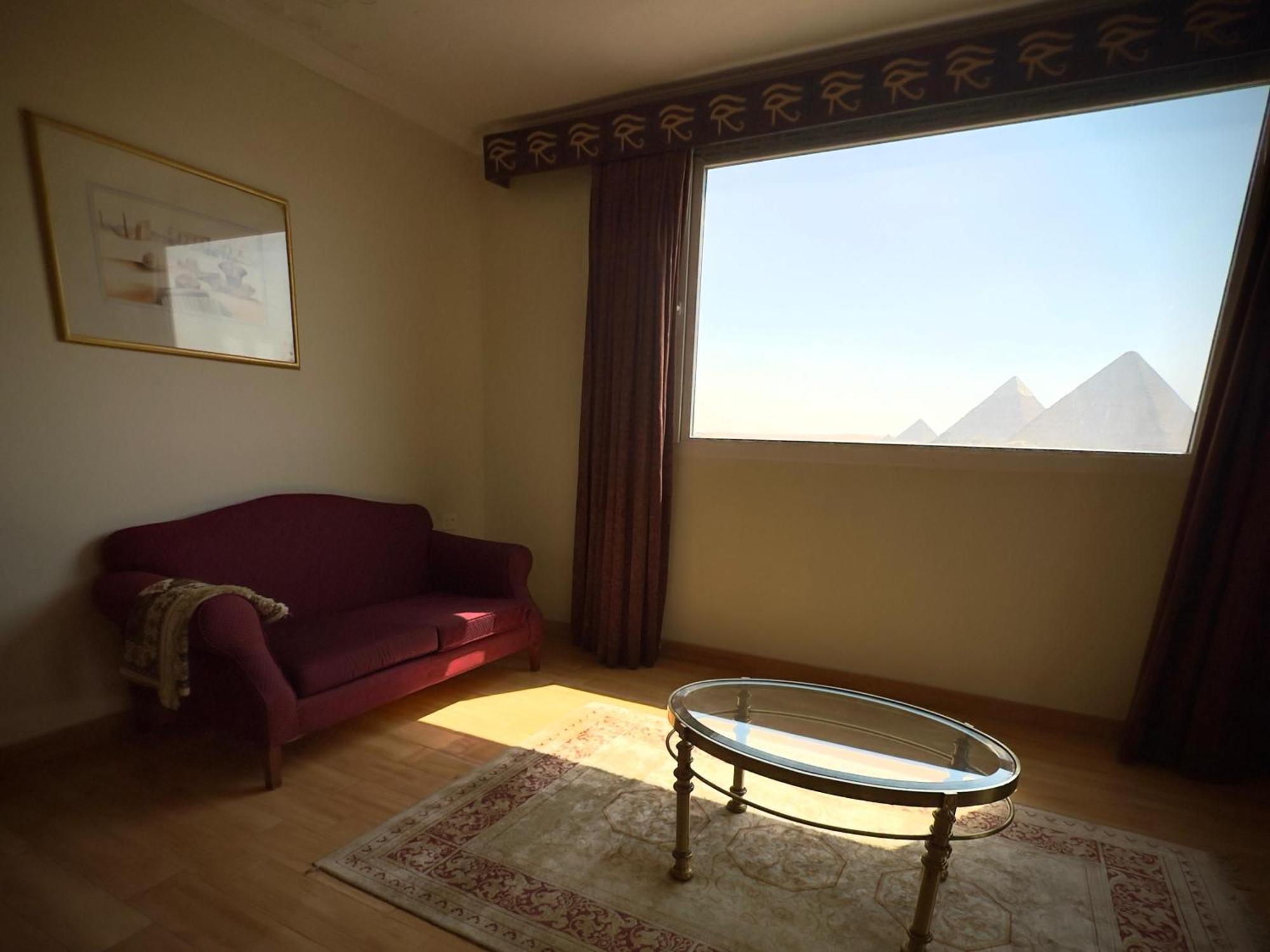 Pyramids Tower 3*